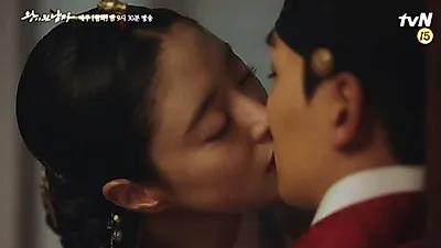 '키스'할 때 고개 돌리는 이유