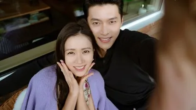 '딱 걸렸다' 손예진&hearts;현빈, 테이블 밑에서 열애설 '증거' 포착