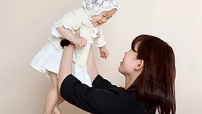 갓 태어난 아이에게 미리