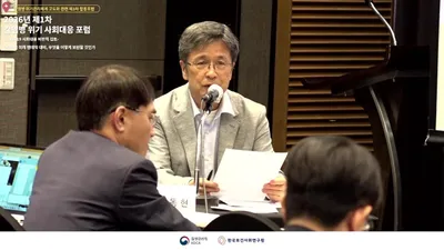 "방역 성과 뒤에 가려진 돌봄 공백과 매뉴얼 부재"…코로나19 사회대응의 명과 암
