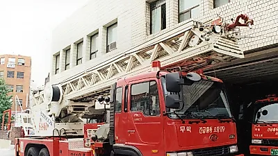 역삼동 빌딩 2곳 7분 간격 연쇄 방화…19명 부상, 70대 체포