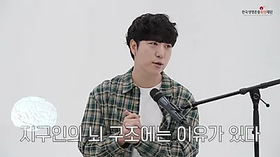 "나만 뒤처지는 것 같아" SNS 상향 비교와 뇌의 부정성 편향, 마음의 경고등 읽는 법