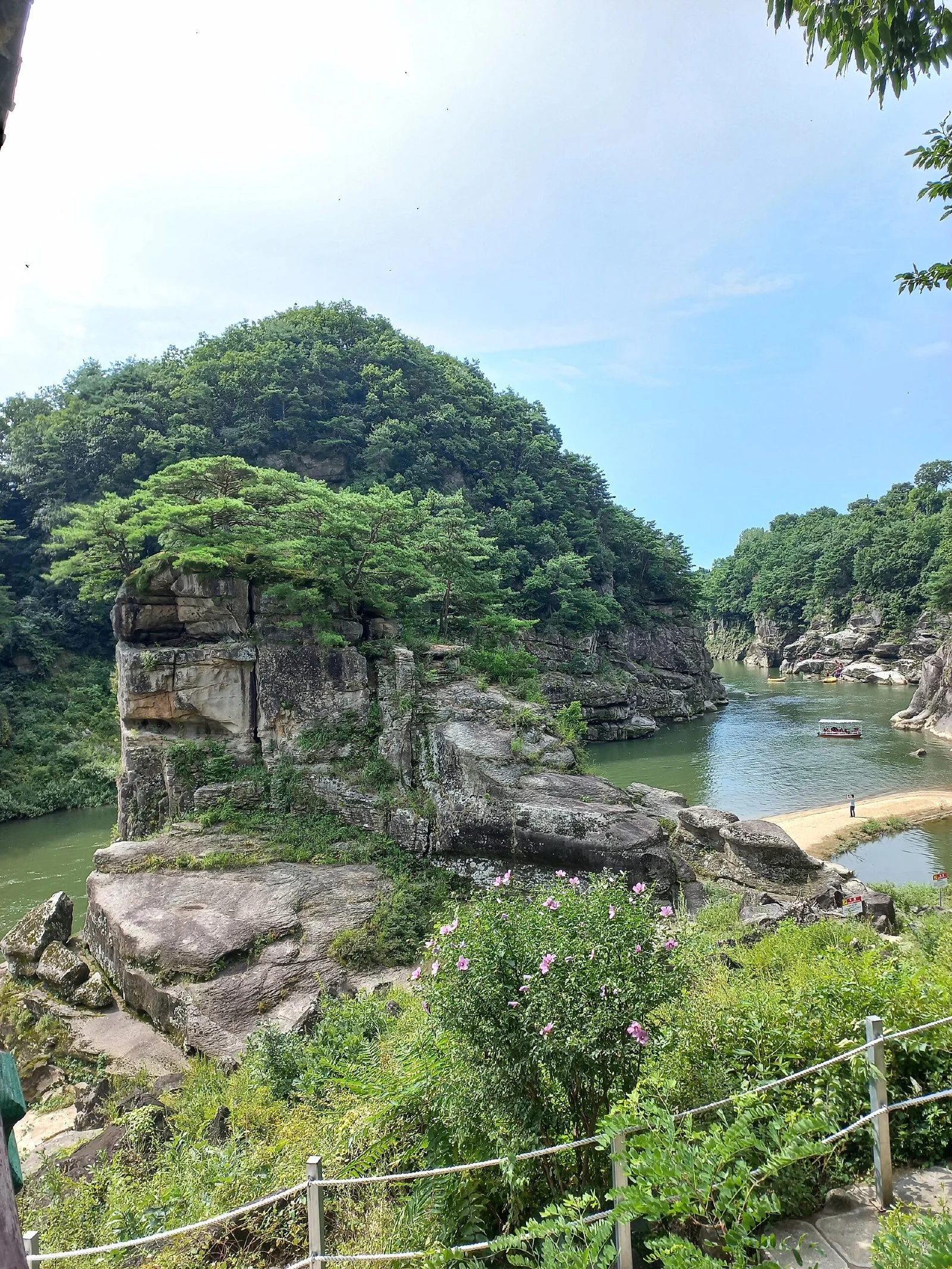 강원 철원 한탄강 변 고석정 일대 풍경