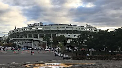 LG, 두산 4-1 꺾고 와일드카드 1경기 만에 준PO행…17일 광주서 KIA와 격돌