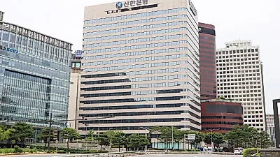 하나금융·두나무, 스테이블코인 결제 실증…발행권 공방은 계속